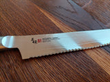 Mcusta Zanmai Classic Damascus Brauðhnífur 23cm